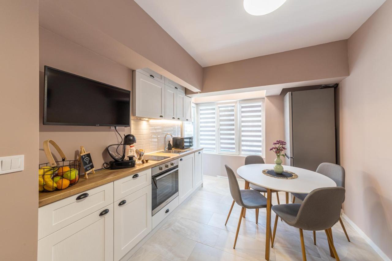 Great Location Apartment Varna Bagian luar foto