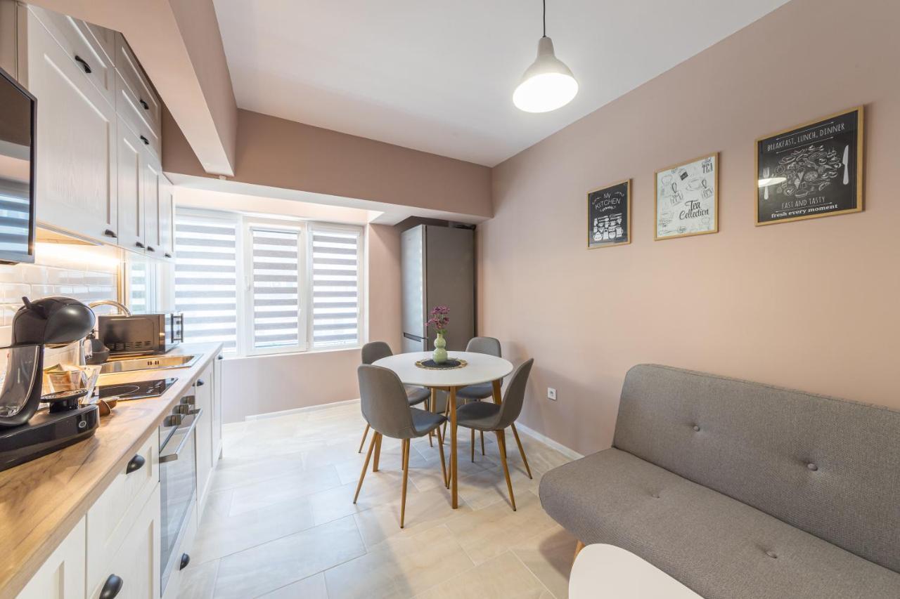 Great Location Apartment Varna Bagian luar foto